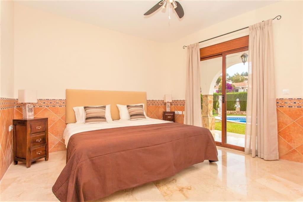 Summer Offers! Fabulous Luxury Villa Near The Beach Sleeps 8 Бенальмадена Экстерьер фото