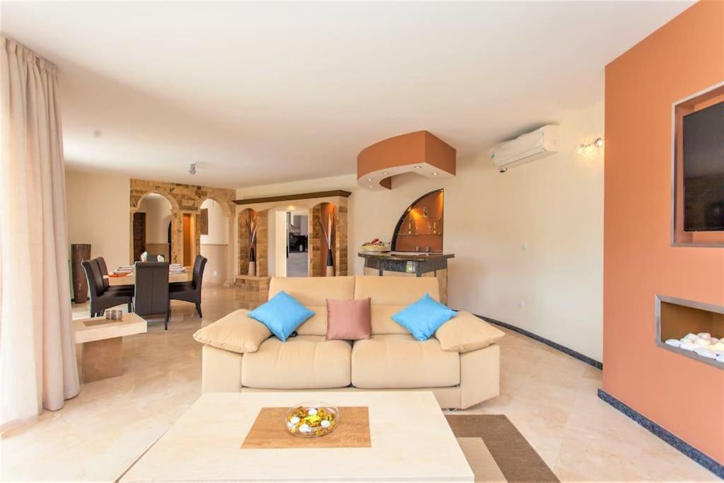 Summer Offers! Fabulous Luxury Villa Near The Beach Sleeps 8 Бенальмадена Экстерьер фото
