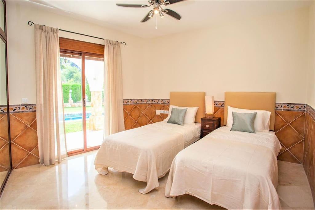 Summer Offers! Fabulous Luxury Villa Near The Beach Sleeps 8 Бенальмадена Экстерьер фото